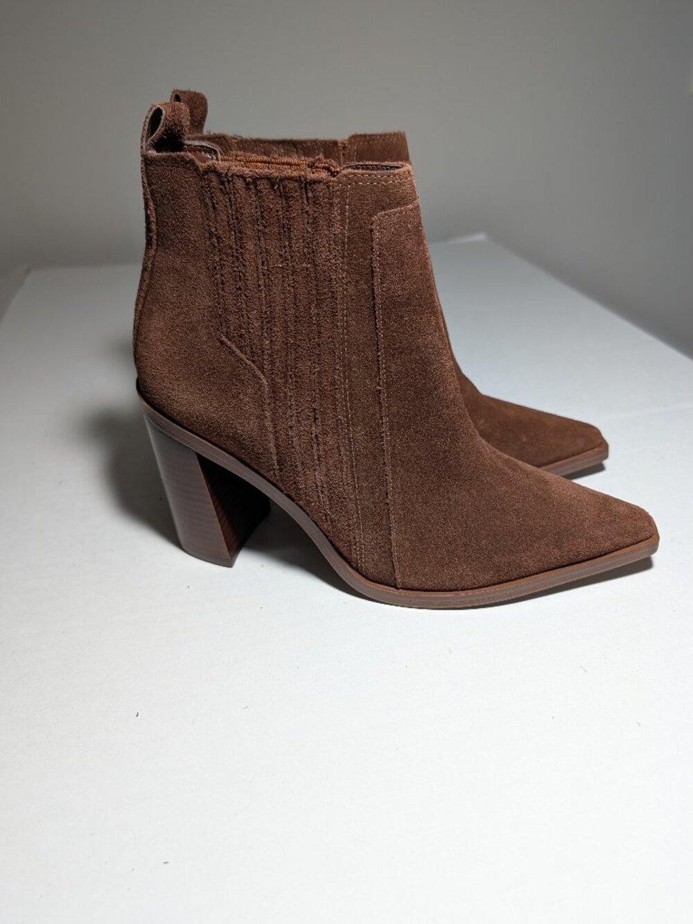 Vince Camuto Chocolate Brown Suede Western Style Pull on Cowgirl Booties Sz 8.5